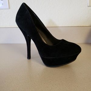 CUTE TALL BLACK HIGH HEELS!